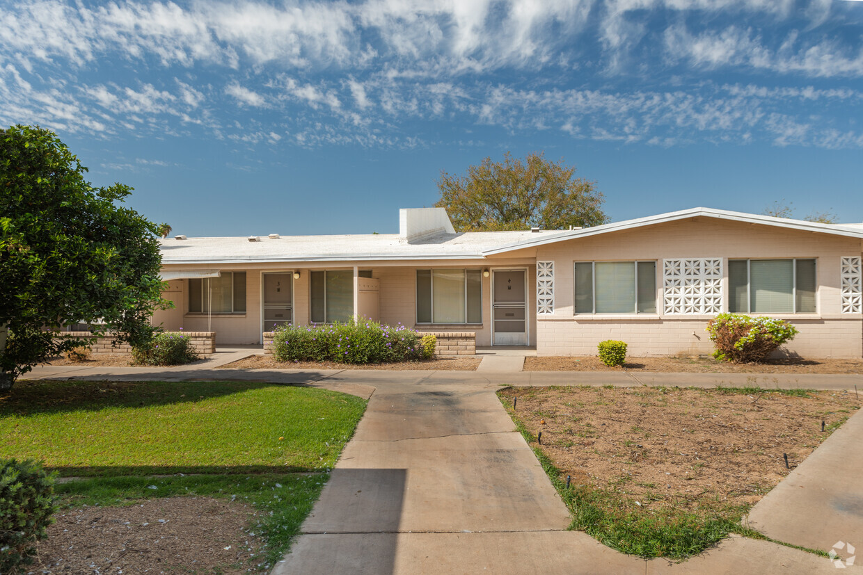 senior-housing-phoenix-manor-for-seniors-55-2636-n-41st-ave-phoenix