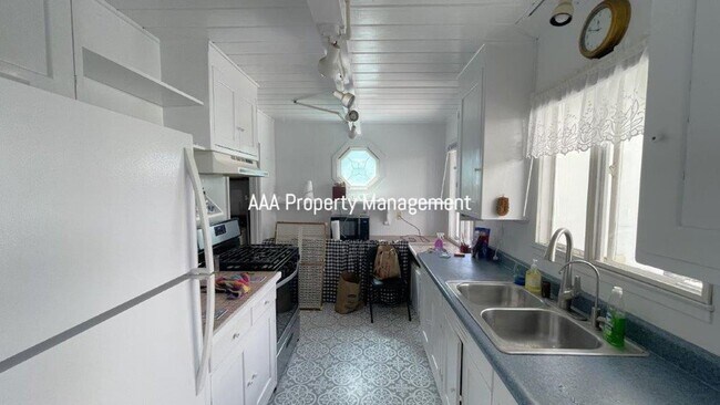 Building Photo - Concord private serene 4 bedroom 2 bathroo...