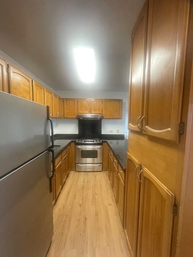 Building Photo - Upgraded 2 Bedroom / 1 Bath at the Iolani Regent
