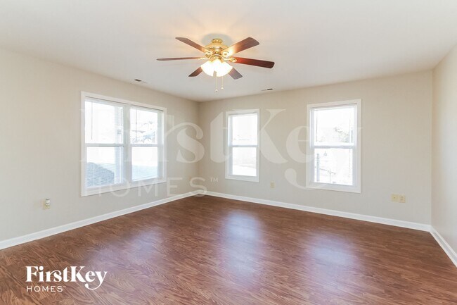 Building Photo - 1731 Parkdale Ave