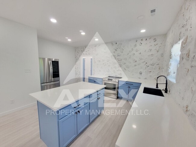 Foto del edificio - 3 Bd - 2 Ba Single family home mins from D...