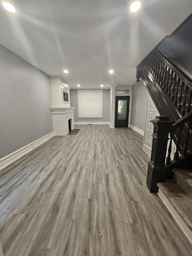 Foto del edificio - 1650 Mineral Spring Rd