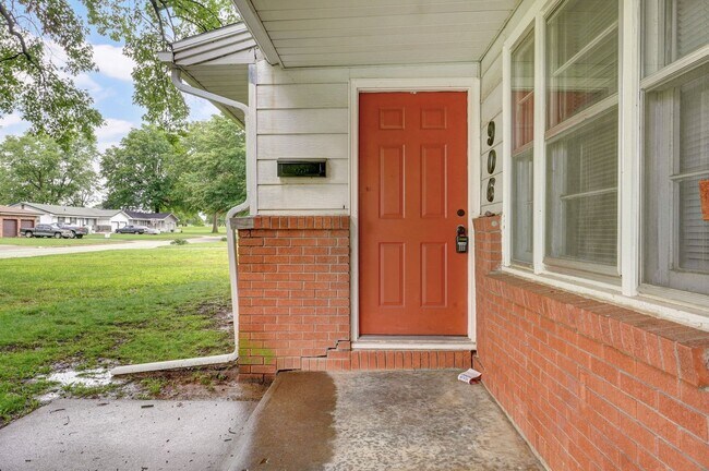 Building Photo - Gorgeous 3 Bed, 2 Bath house in Springfield!
