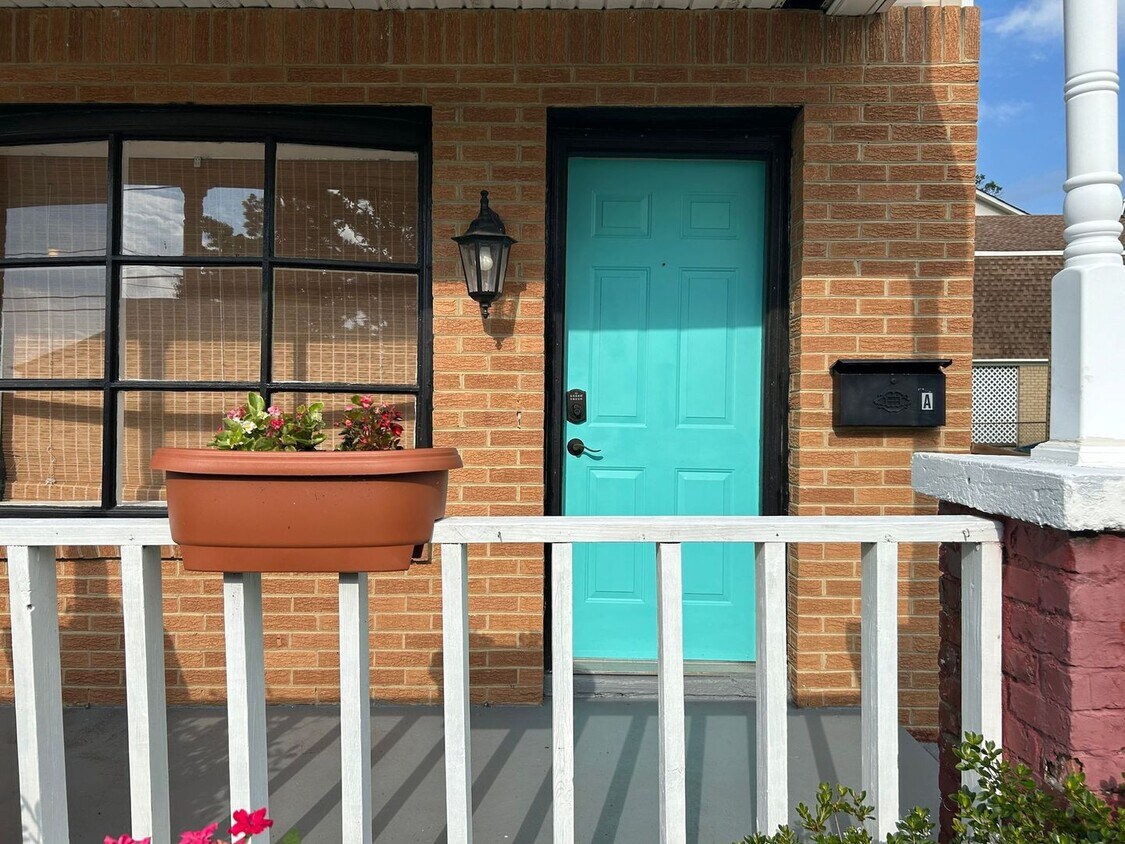 Primary Photo - Welcome to this charming 2 bedroom, 1 bath...