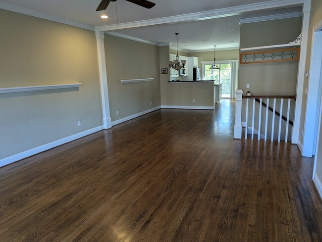 Building Photo - 160 Saint James Pl