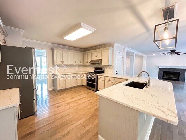 Foto del edificio - 5950 Henley Dr