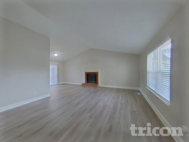 Building Photo - 5801 Leaf Ct