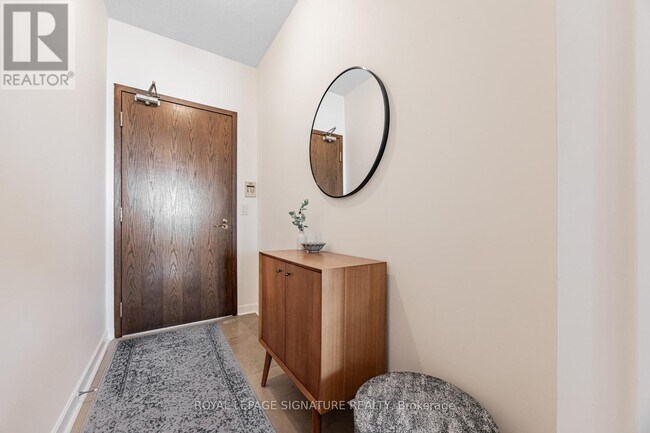 Photo du bâtiment - 438 Richmond St W