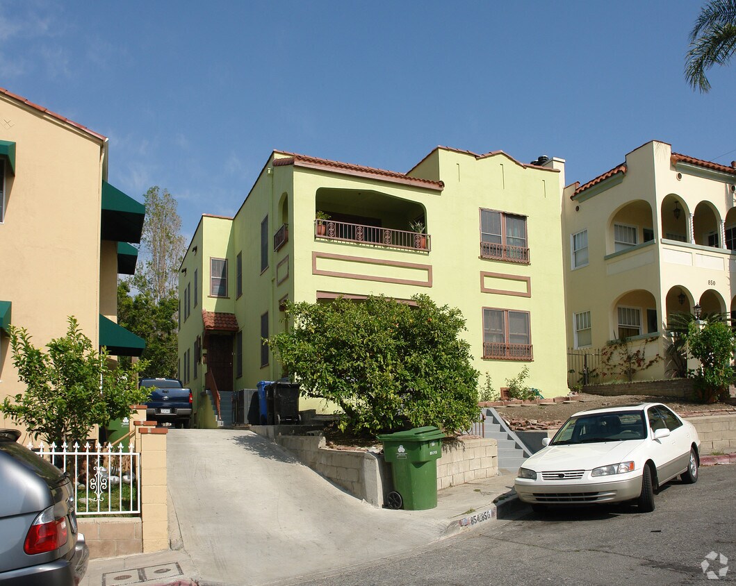Foto del edificio - 854 Serrano Pl