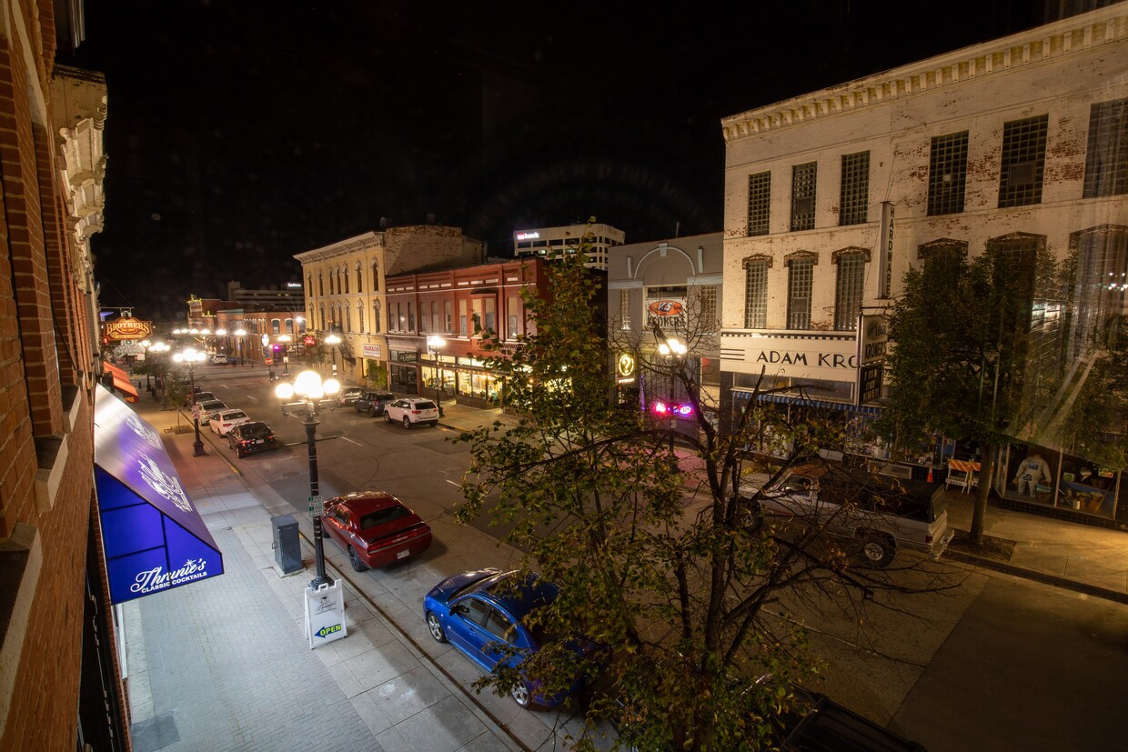 Primary Photo - Newburg Flats On Pearl**No Vacancies**