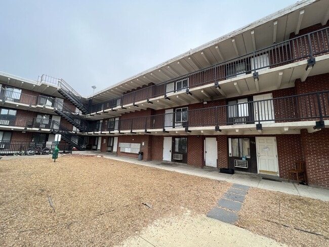 Building Photo - 2 Bedroom 1 Bathroom Apartment in Aurora