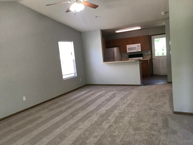Building Photo - 2040 Old Plank Village Dr