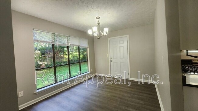 Foto del edificio - 6915 Babbling Brook Dr