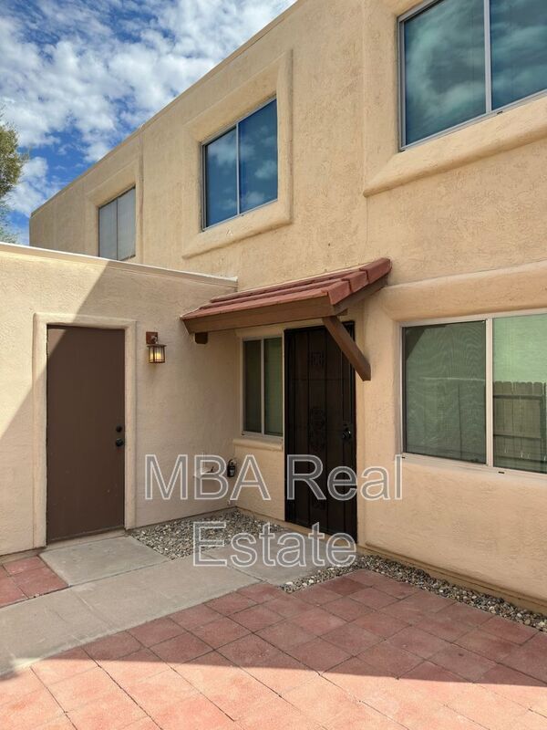 Foto del edificio - 8037 E Glenrosa Ave