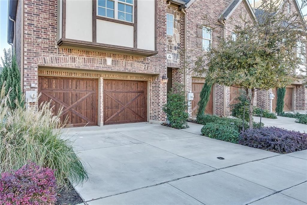 exterior of house - 580 Hampshire Dr