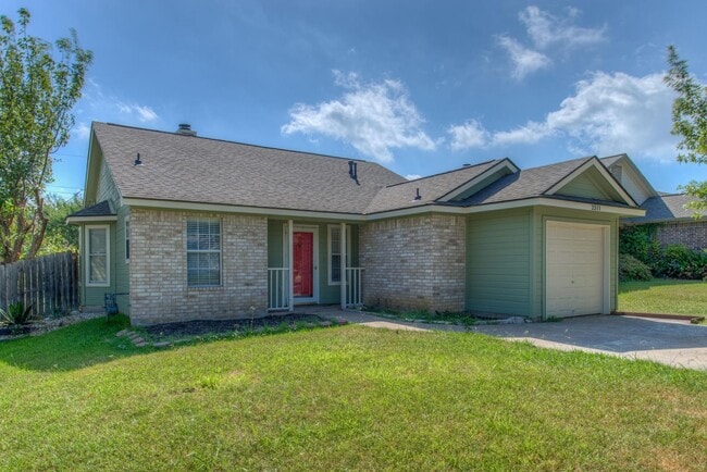 Building Photo - Great home with easy maintenance flooring.
