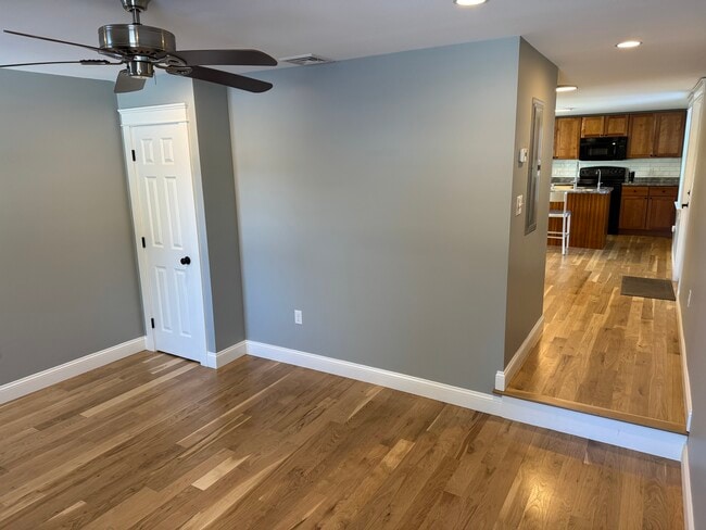 Building Photo - 9 Winnicutt Rd