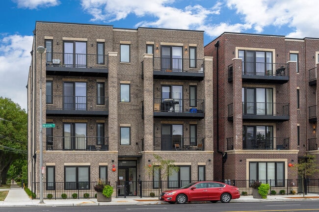 Building Photo - 6035 W North Ave