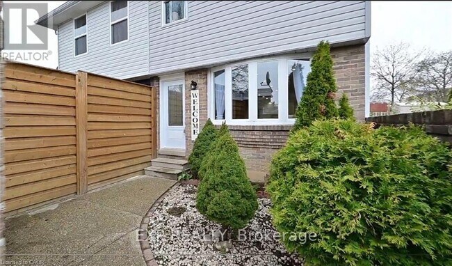Building Photo - 150 Overlea Dr