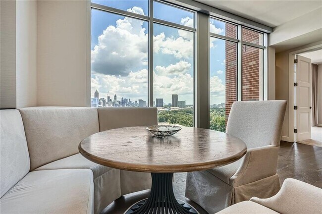 Foto del edificio - 1820 Peachtree St NW