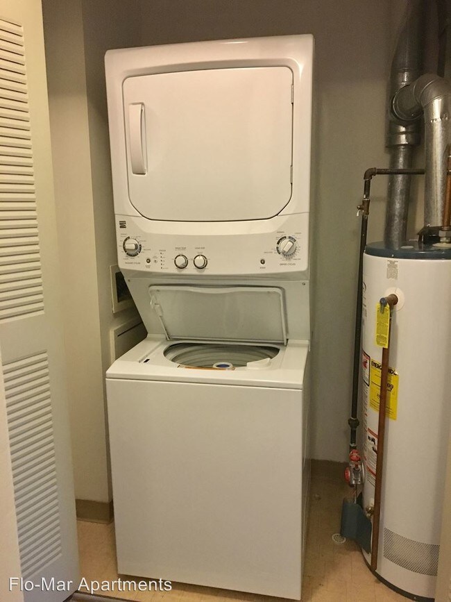 Foto del edificio - 1 br, 1 bath Room For Rent - 2973 W. Clark Rd