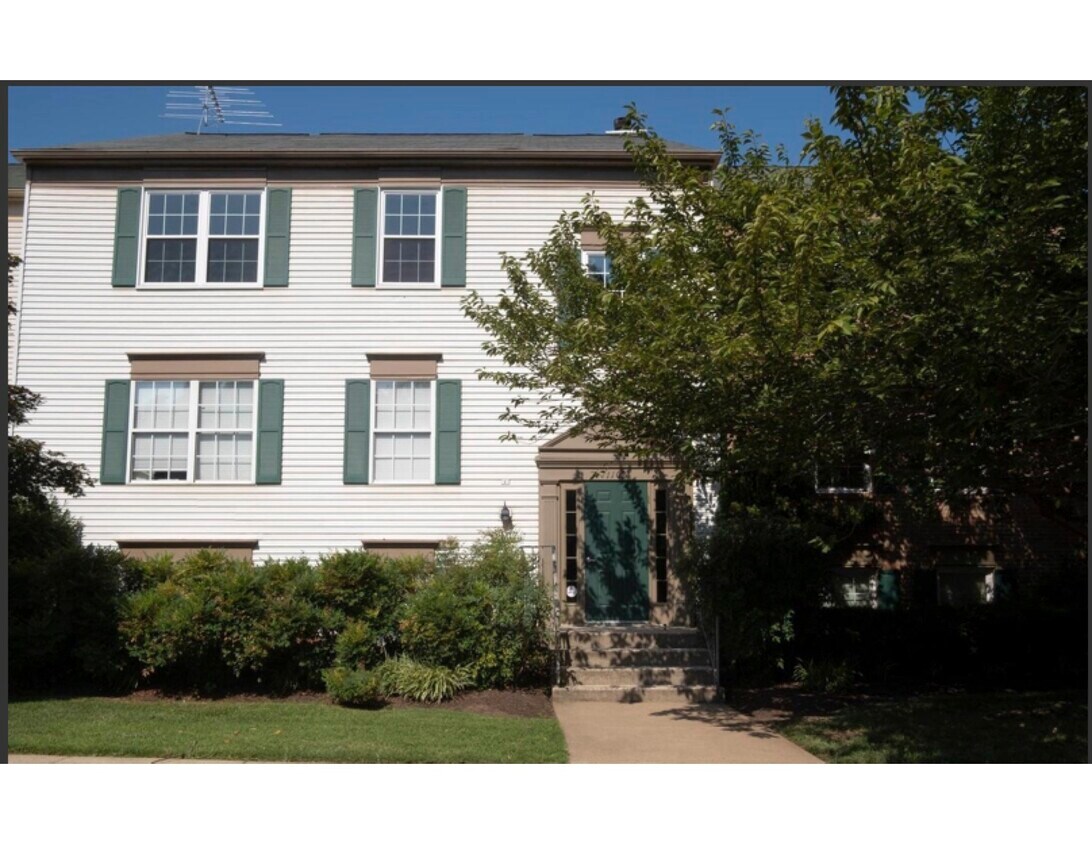 1107 Huntmaster Terrace Unit 202, Leesburg, VA 20176 Apartments in