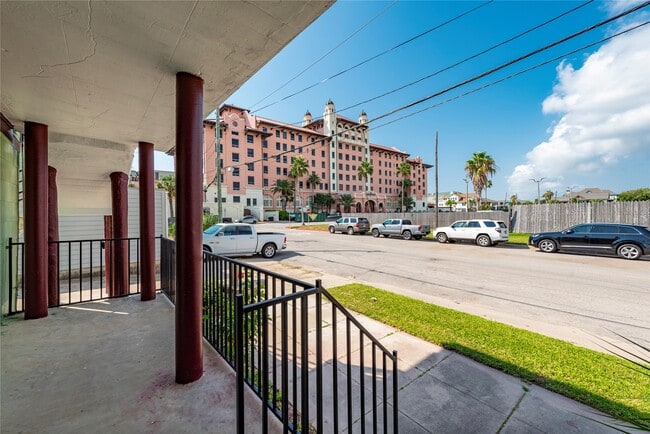 Building Photo - 1816 20th St