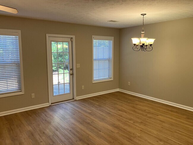 Foto del edificio - Asbury Hills Condominiums-2428 E. University,  Unit 1106