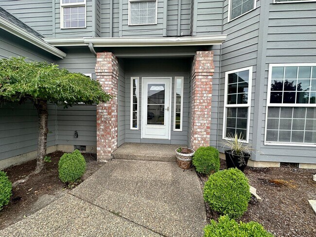 Building Photo - Beautiful 4 Bedroom 2.5 Bath Single Family...