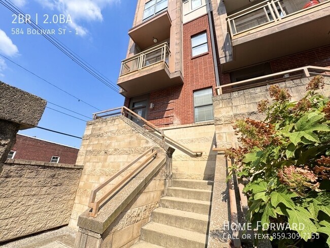 Building Photo - 584 Bolivar St