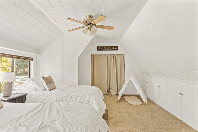 Foto del edificio - 284 Walnut Dr