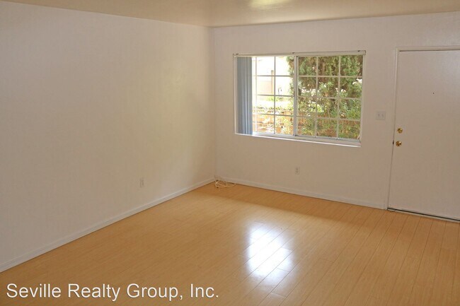 Building Photo - 4460 1/2-4458-62 Oregon St