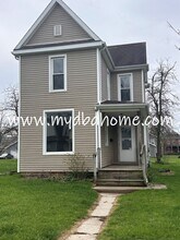 Building Photo - 1320 E Woodbine Pl