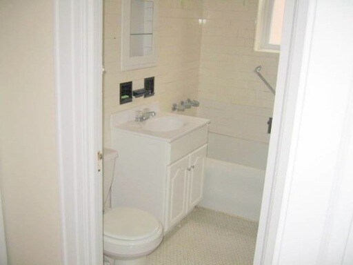 Building Photo - 411 Highland Ave