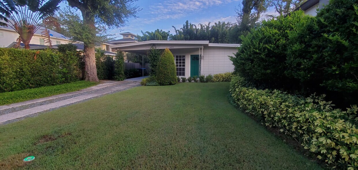 Primary Photo - 1423 Oneco Ave