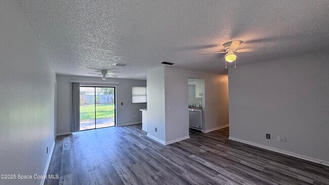 Foto del edificio - 925 Custer St NW