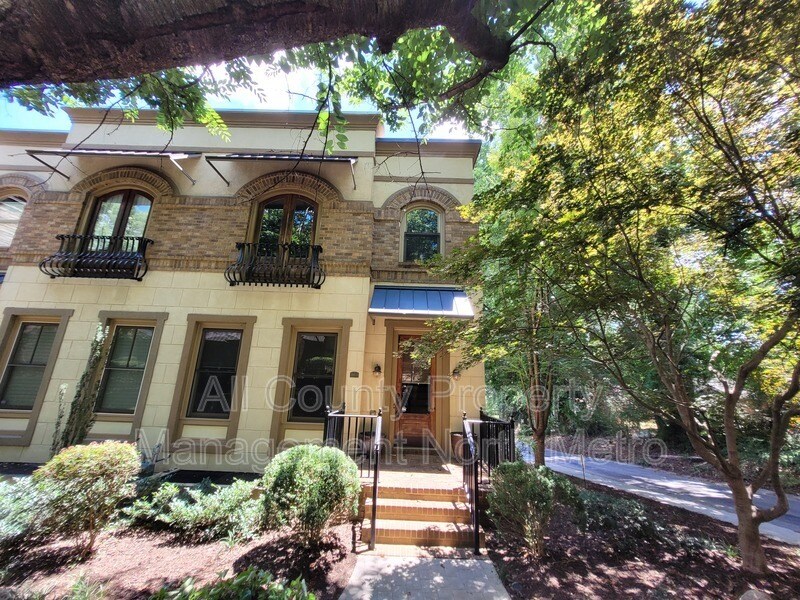 Primary Photo - 395 Laurent St NW