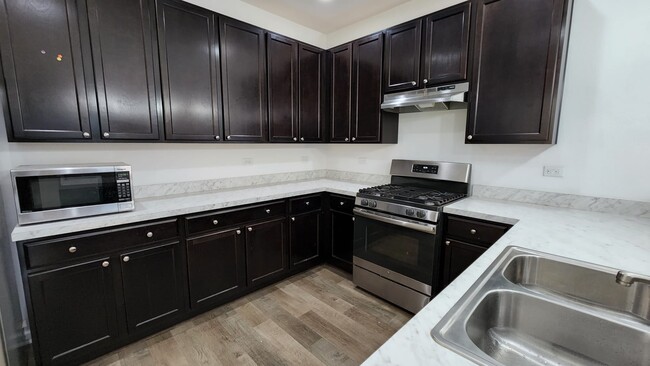 Building Photo - 4028 Trenwith Ln