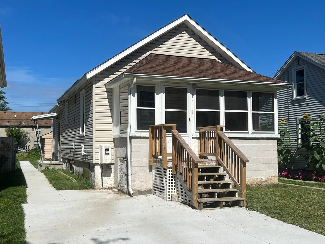 30 Sheridan St, Mount Clemens, MI 48043 House Rental in Mount Clemens