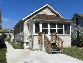 Building Photo - 30 Sheridan St