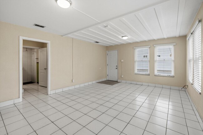 Building Photo - 137 Riberia St