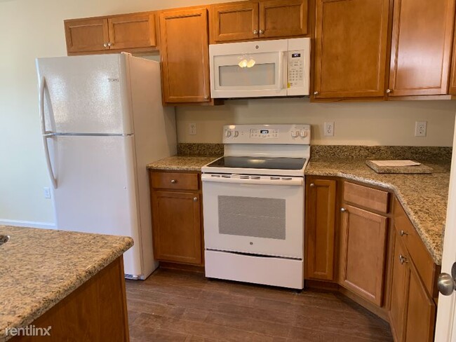 Building Photo - 3 br, 2.5 bath Townhome - 55 Robinson Drive