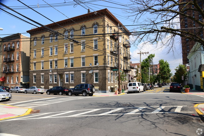 Primary Photo - 604 21st St