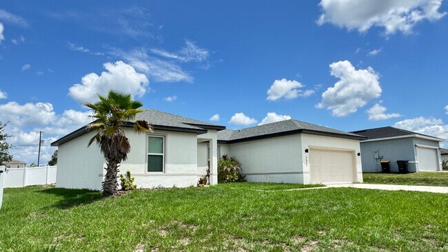 Foto del edificio - Beautiful 4 Br/2 Ba Home in Poinciana!!