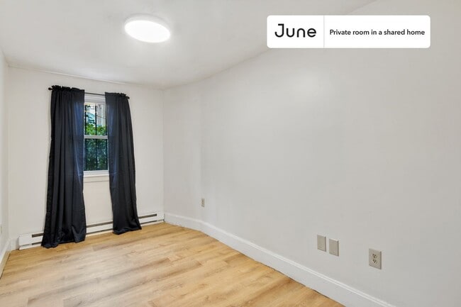 Building Photo - Room in Shared 3 bed/1 bath home