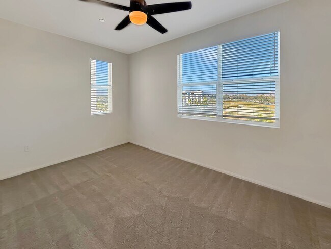 Building Photo - Spacious 4BR/3.5BA Townhome in Otay Ranch ...