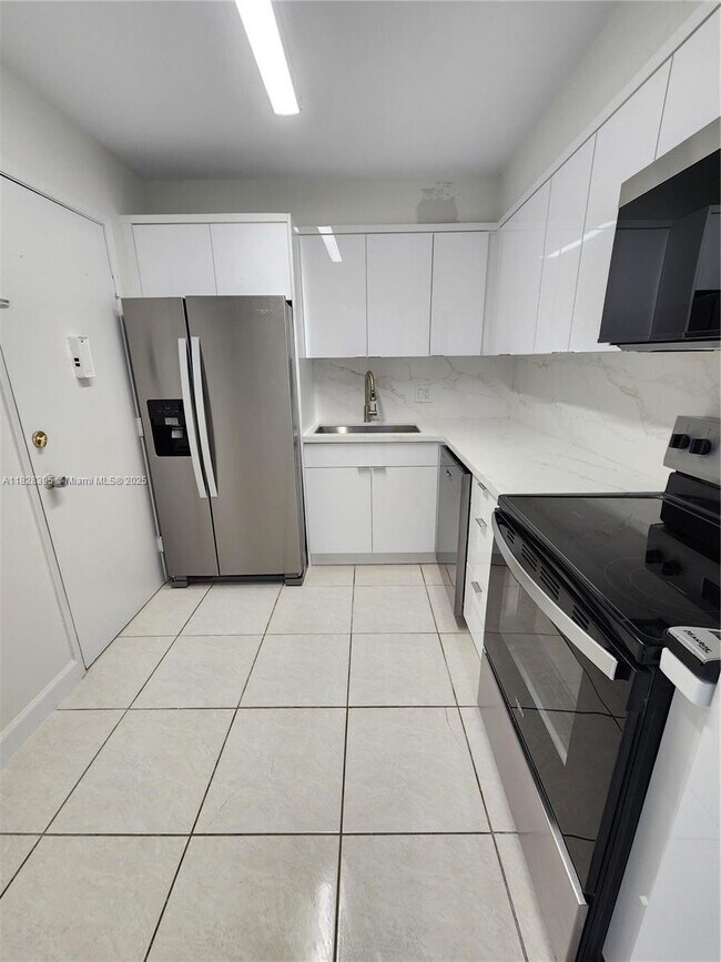Foto del edificio - 2841 NE 163rd St