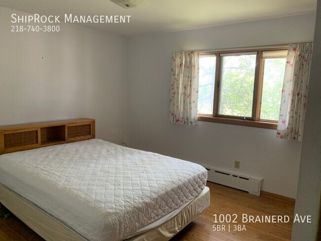 Foto del edificio - 1002 Brainerd Ave