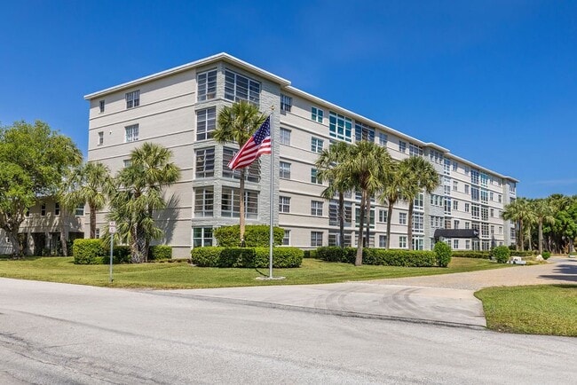 Building Photo - 2333 Indian River Blvd