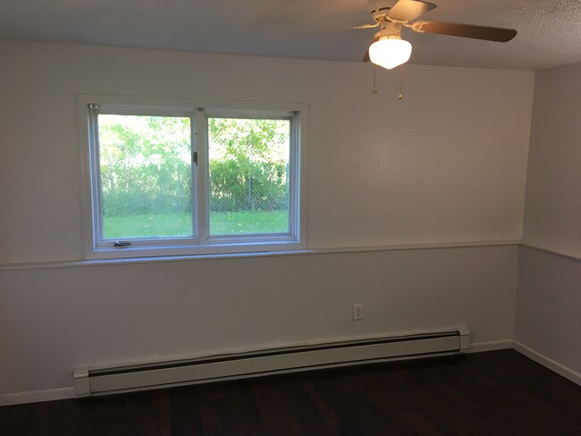 Larger Bedroom - 1730 N Golden Hills Dr